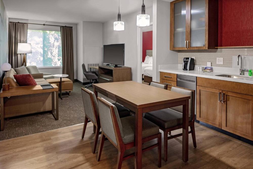 1 Bedroom Suite, 2 Queen, Sofa bed interior